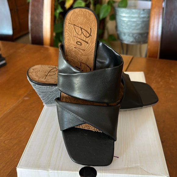 Blowfish Omari Wedge size 8 color black mandala - Picture 2 of 6